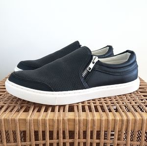 Steve Madden Black slipons